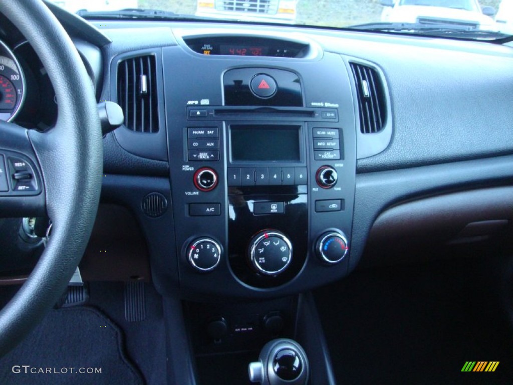 2011 Kia Forte EX Controls Photo #75782812
