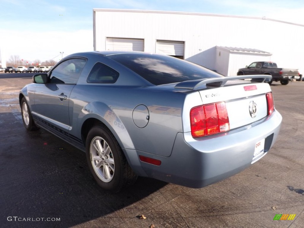 2005 Mustang V6 Premium Coupe - Windveil Blue Metallic / Light Graphite photo #7