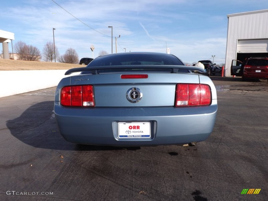 2005 Mustang V6 Premium Coupe - Windveil Blue Metallic / Light Graphite photo #8