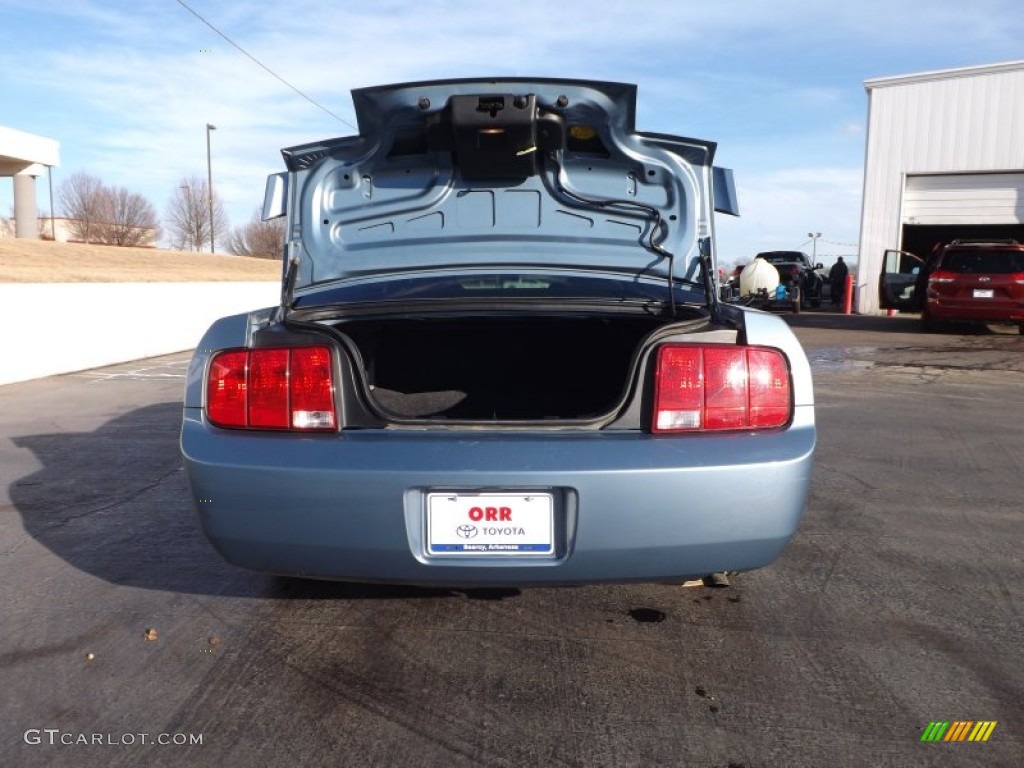 2005 Mustang V6 Premium Coupe - Windveil Blue Metallic / Light Graphite photo #9