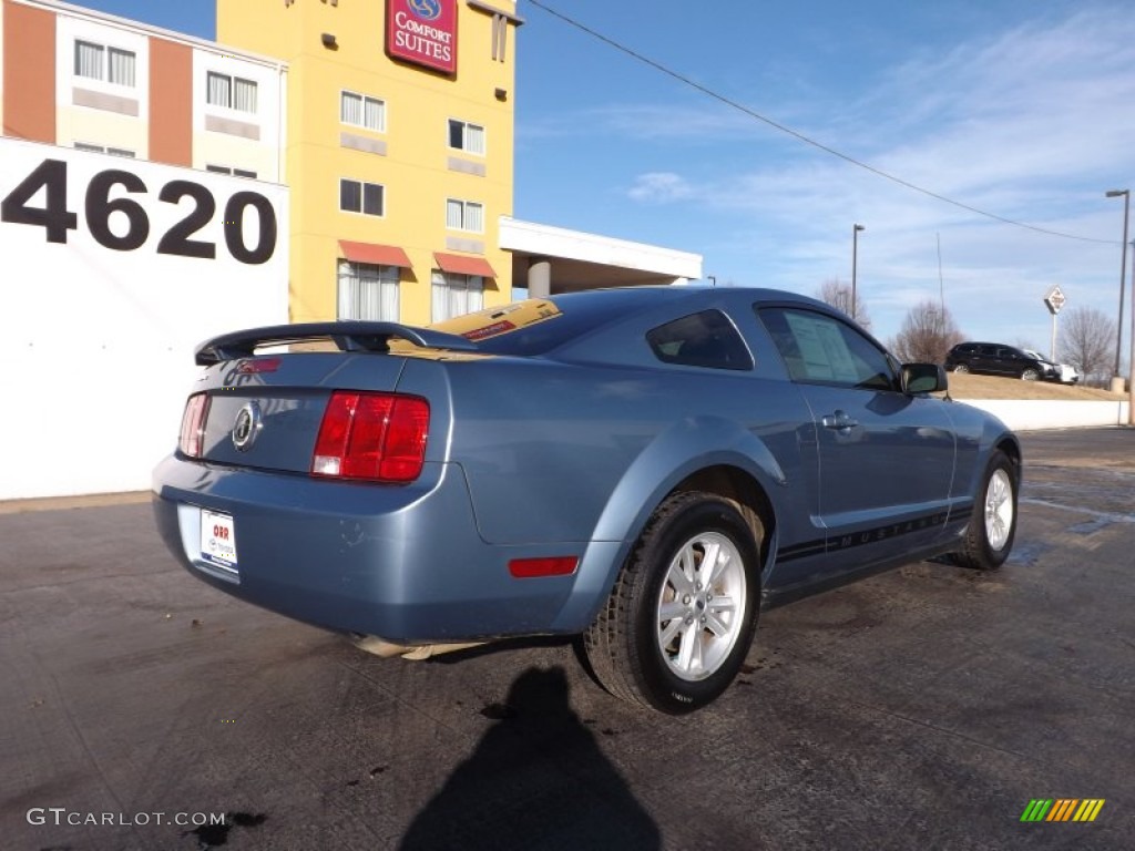 2005 Mustang V6 Premium Coupe - Windveil Blue Metallic / Light Graphite photo #10