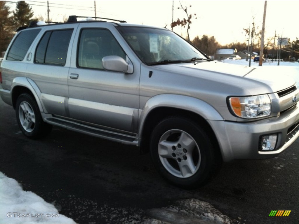 2002 QX4 4x4 - Brilliant Silver Metallic / Stone Beige photo #4