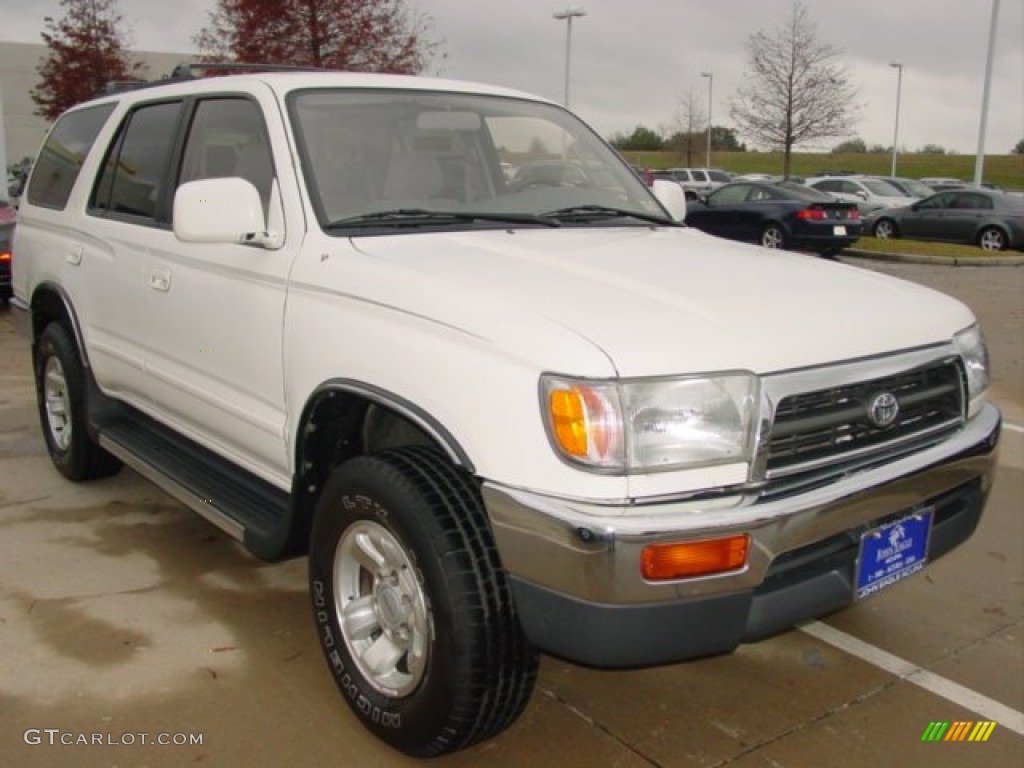 White Toyota 4Runner