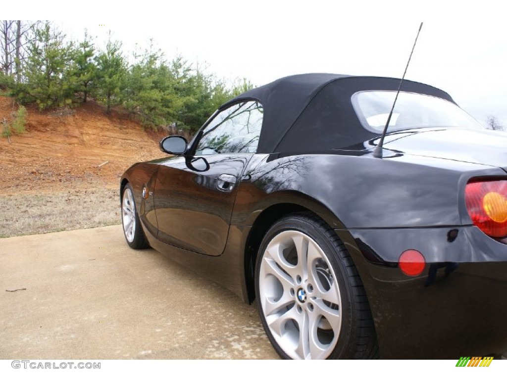 2004 Z4 3.0i Roadster - Black Sapphire Metallic / Dream Red/Black photo #10