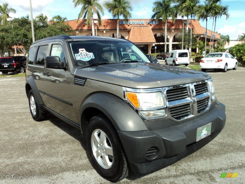 2007 Nitro SXT - Light Khaki Metallic / Dark Khaki/Medium Khaki photo #1