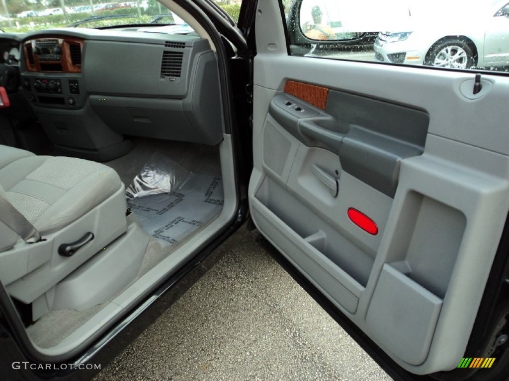 2006 Dodge Ram 1500 SLT Regular Cab 4x4 Medium Slate Gray Door Panel Photo #75807312