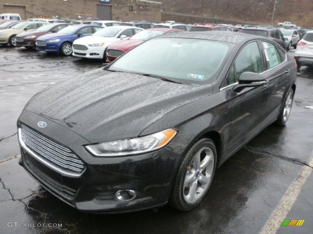 2013 Fusion SE 1.6 EcoBoost - Tuxedo Black Metallic / SE Appearance Package Charcoal Black/Red Stitching photo #5