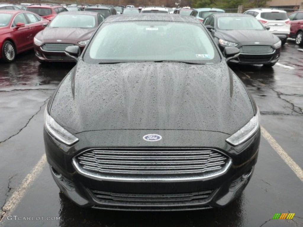 2013 Fusion SE 1.6 EcoBoost - Tuxedo Black Metallic / SE Appearance Package Charcoal Black/Red Stitching photo #6