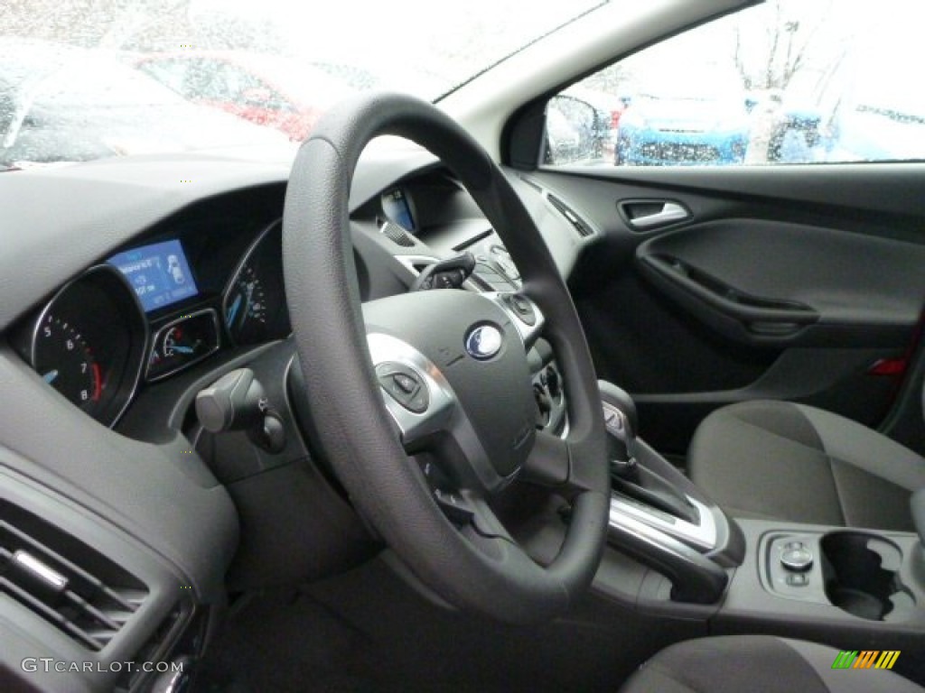 2013 Ford Focus SE Hatchback Charcoal Black Steering Wheel Photo #75824455