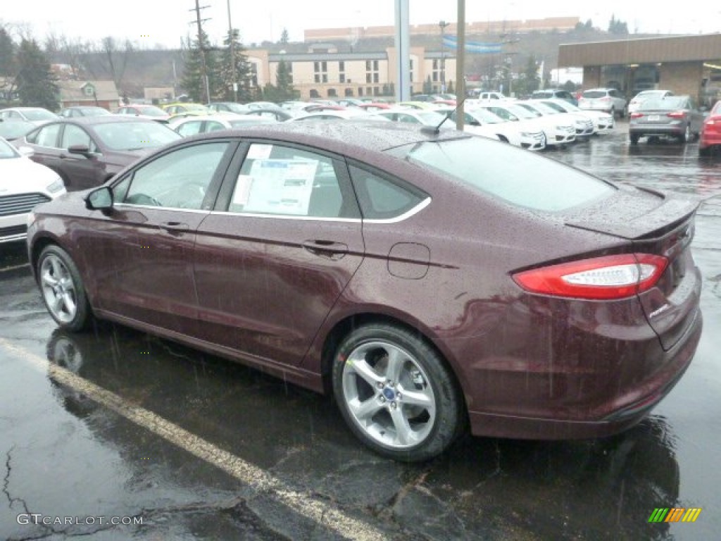 2013 Fusion SE 1.6 EcoBoost - Bordeaux Reserve Red Metallic / SE Appearance Package Charcoal Black/Red Stitching photo #4