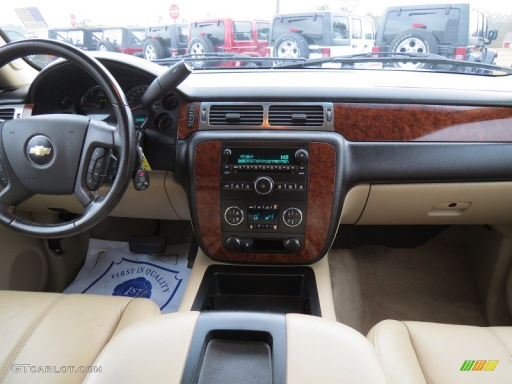 2007 Suburban 1500 LT - Gold Mist Metallic / Light Cashmere/Ebony photo #21