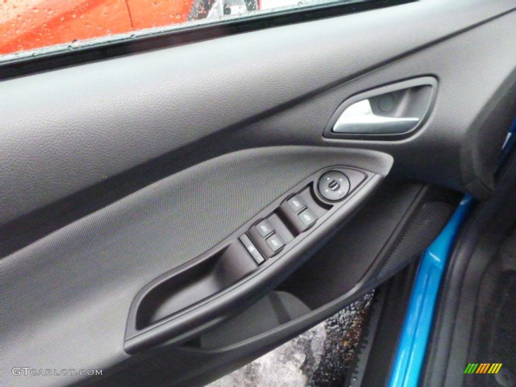 2013 Focus SE Sedan - Blue Candy / Charcoal Black photo #9