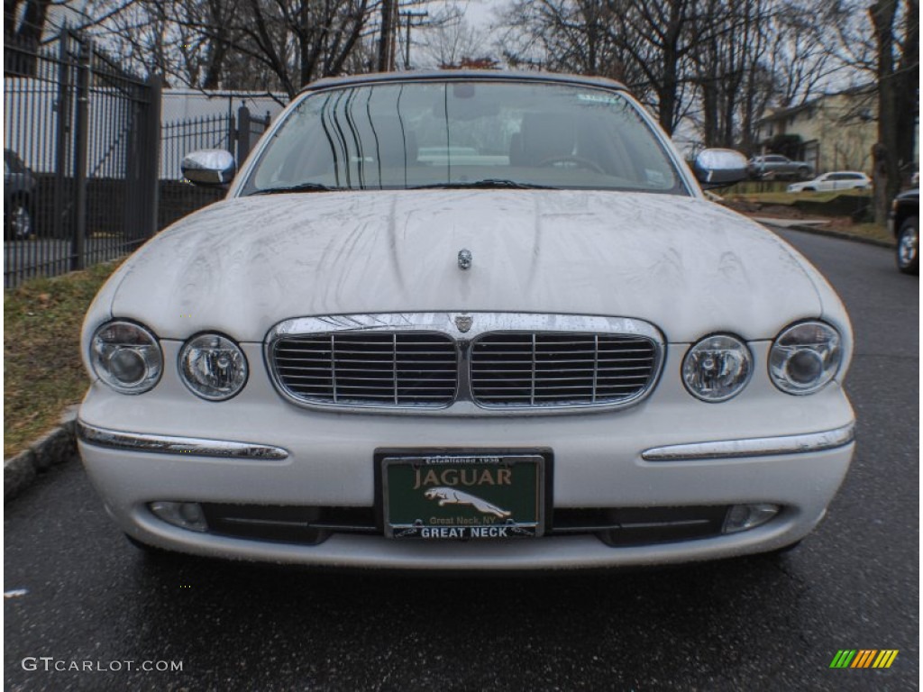 2004 XJ Vanden Plas - White Onyx / Sand photo #2