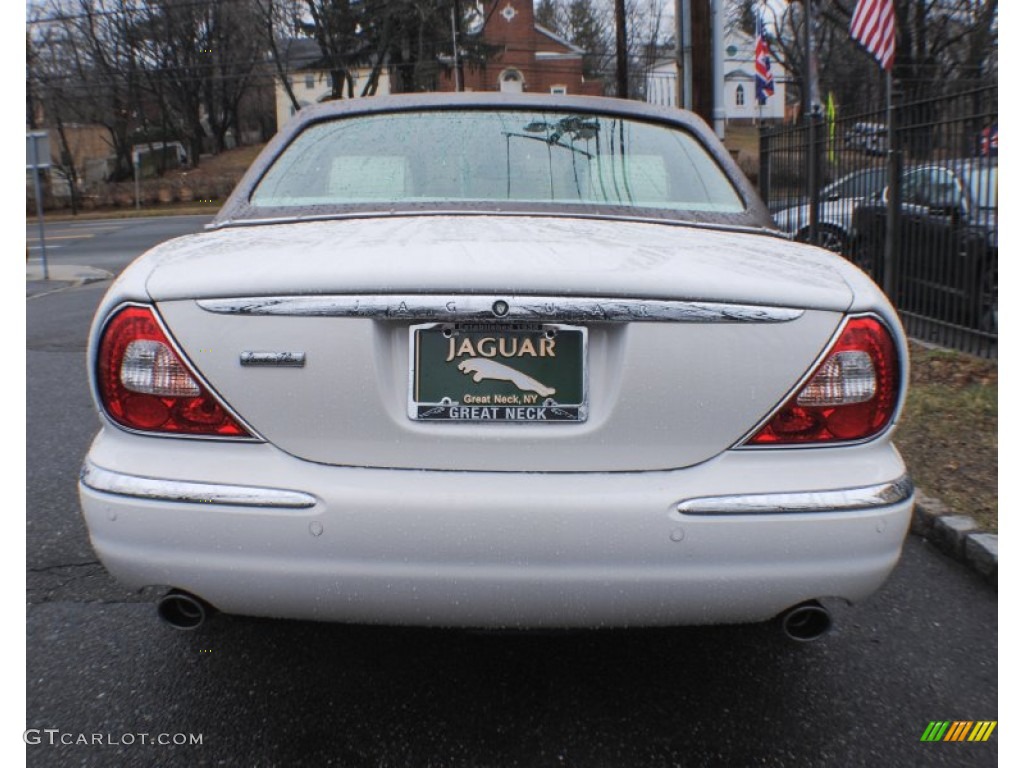 2004 XJ Vanden Plas - White Onyx / Sand photo #5