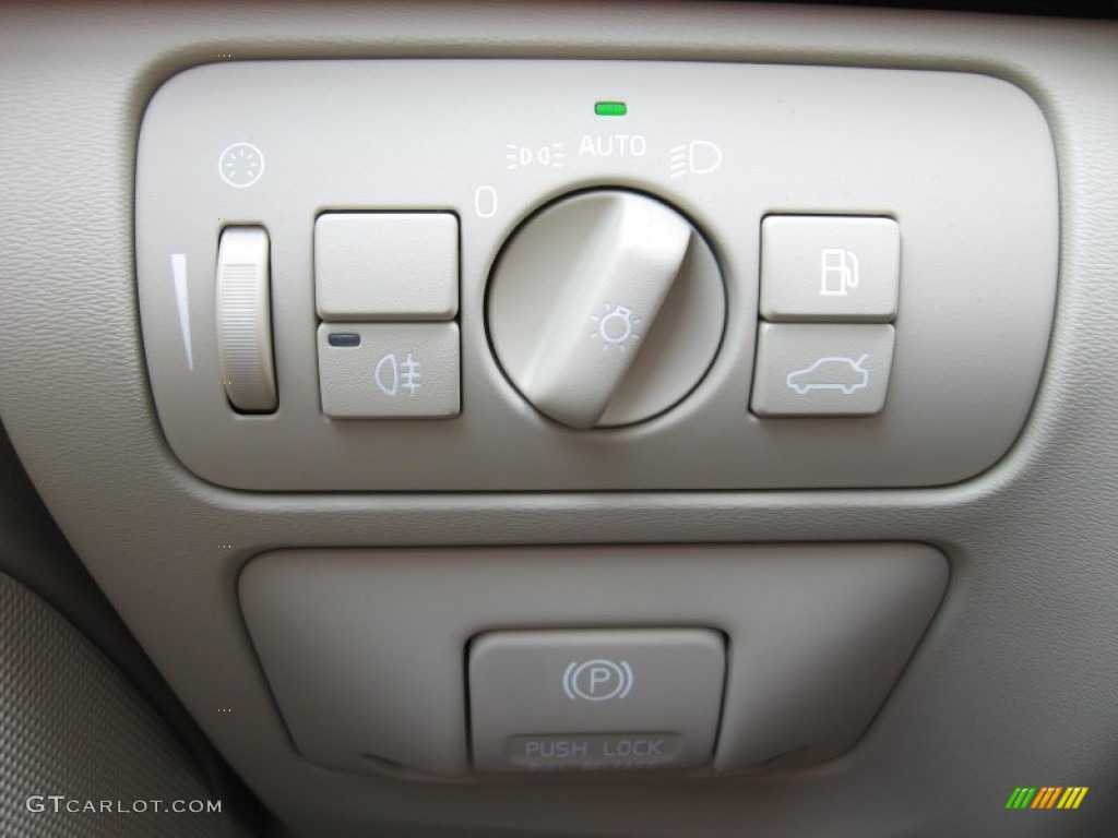 2013 Volvo XC60 3.2 AWD Controls Photo #75827006