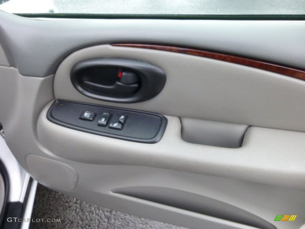 2002 Bravada AWD - Arctic White / Pewter photo #11