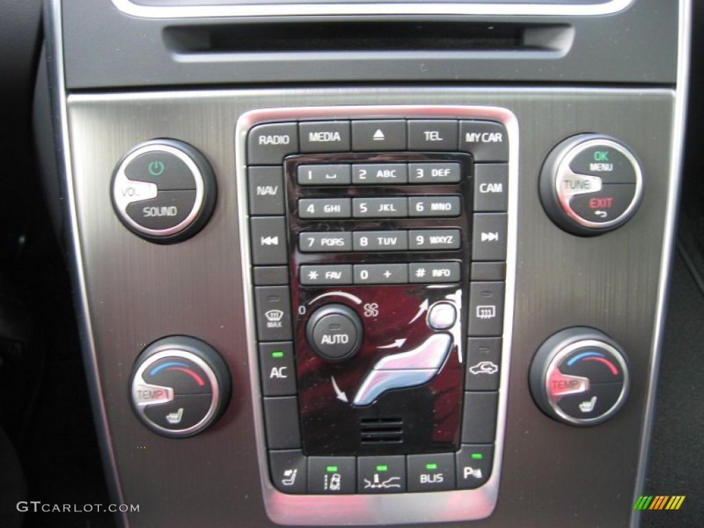 2013 Volvo S60 T5 AWD Controls Photo #75829657