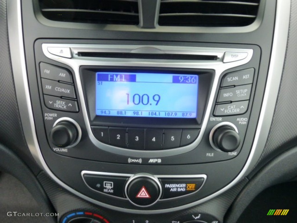 2013 Hyundai Accent GS 5 Door Controls Photo #75831803