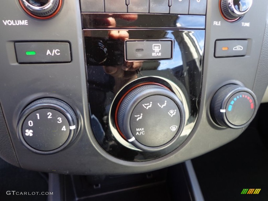 2010 Kia Forte LX Controls Photo #75835840