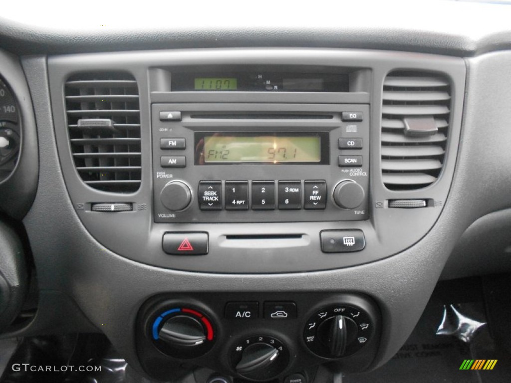 2007 Rio LX Sedan - Silver / Gray photo #12