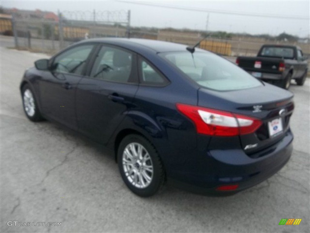 2012 Focus SE Sedan - Kona Blue Metallic / Stone photo #5