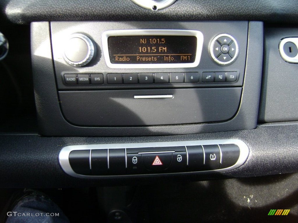 2011 fortwo pure coupe - Crystal White / Gray photo #13