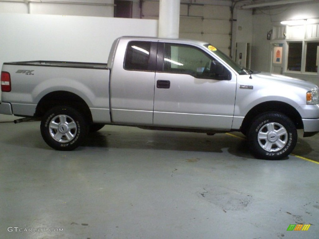 2005 F150 STX SuperCab 4x4 - Silver Metallic / Medium Flint Grey photo #4