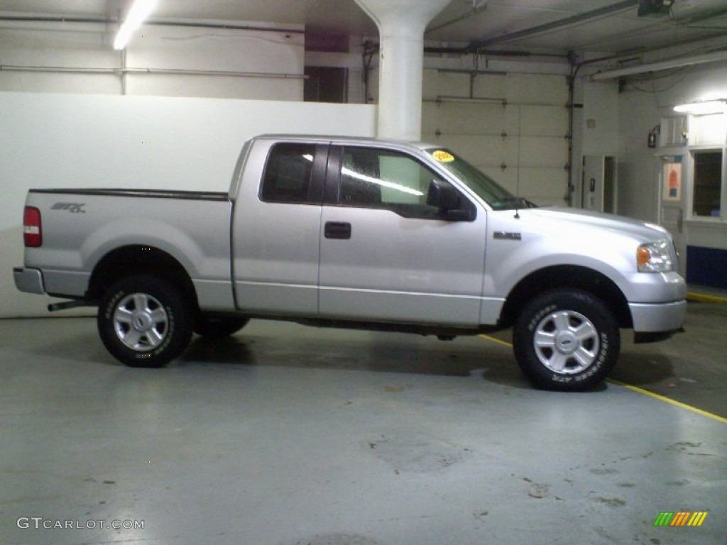 2005 F150 STX SuperCab 4x4 - Silver Metallic / Medium Flint Grey photo #18