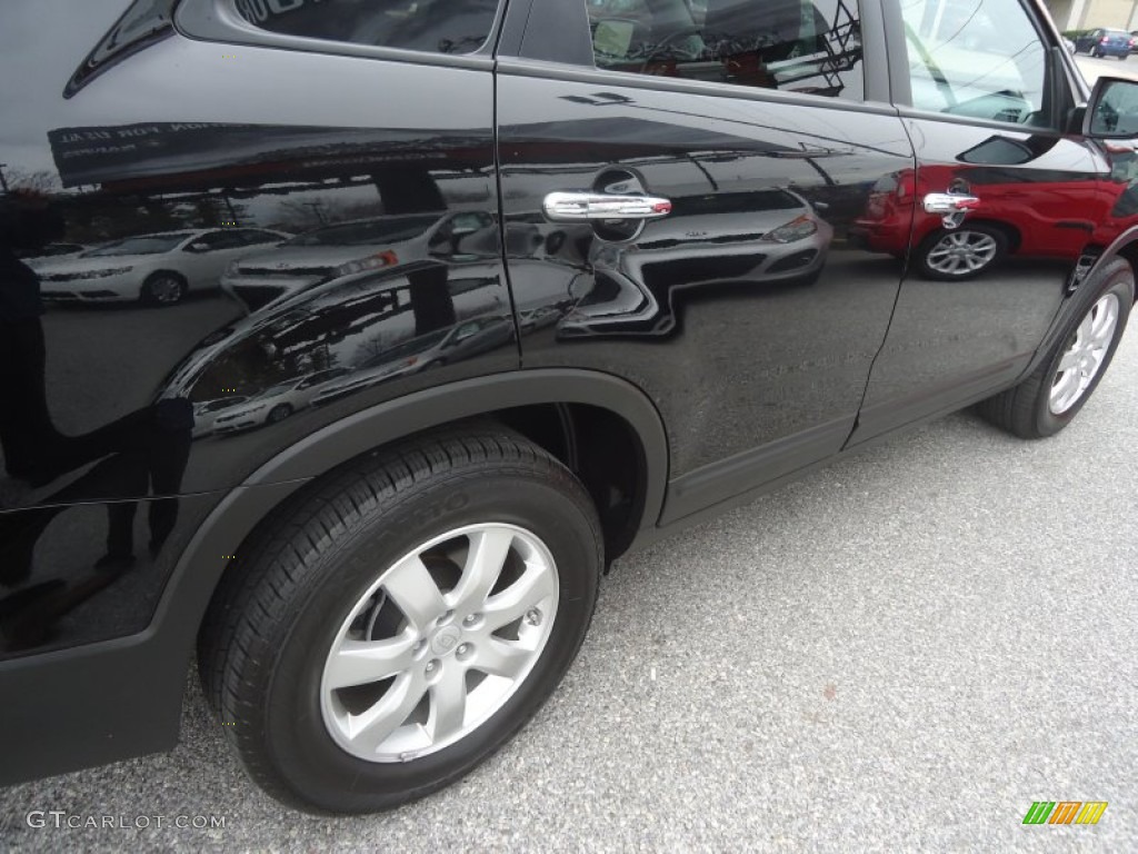 2011 Sorento LX V6 - Ebony Black / Black photo #39