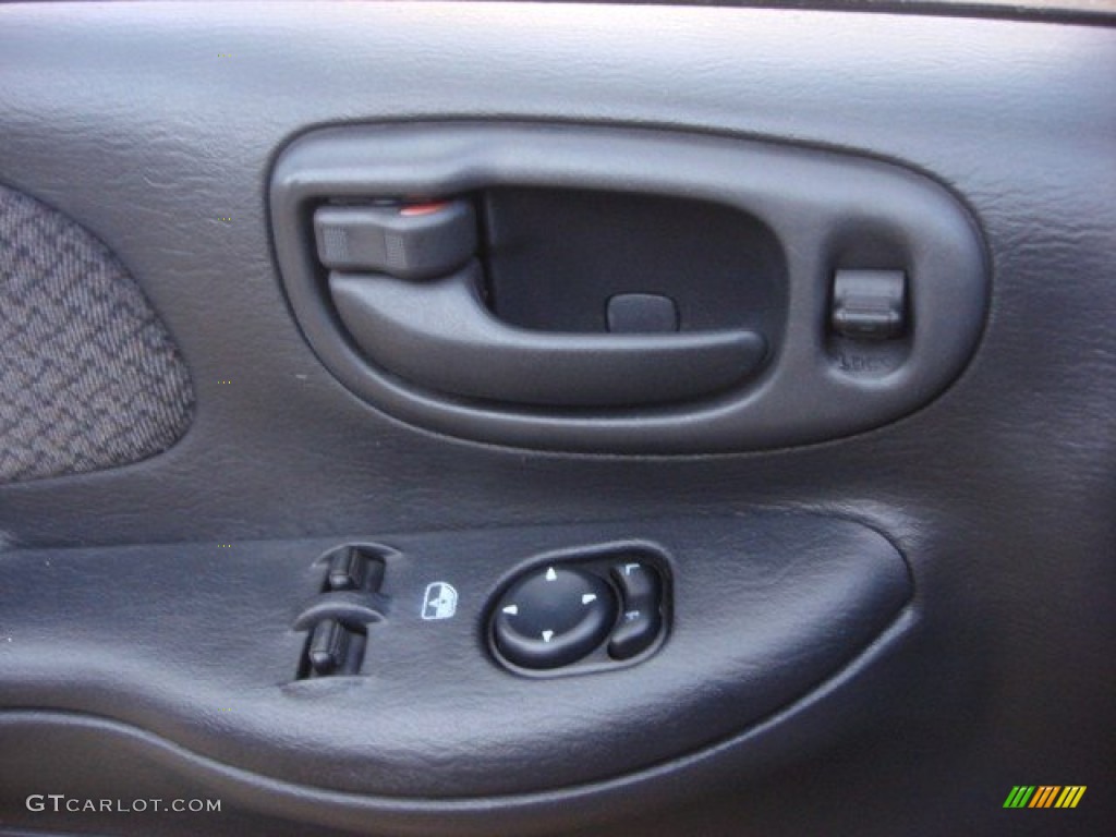 2002 Dodge Neon SE Controls Photo #75860403
