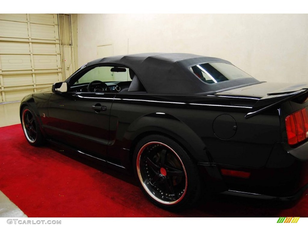2005 Mustang GT Premium Convertible - Black / Dark Charcoal/Red photo #4