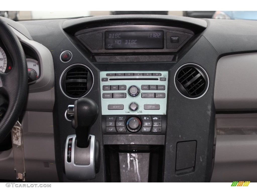 2011 Honda Pilot LX 4WD Controls Photo #75868469