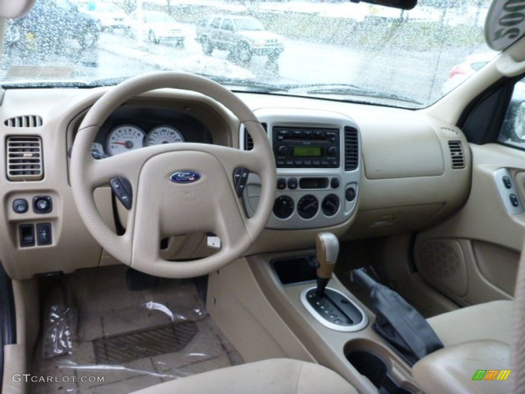 2005 Ford Escape XLT V6 4WD Medium/Dark Pebble Beige Dashboard Photo #75868615