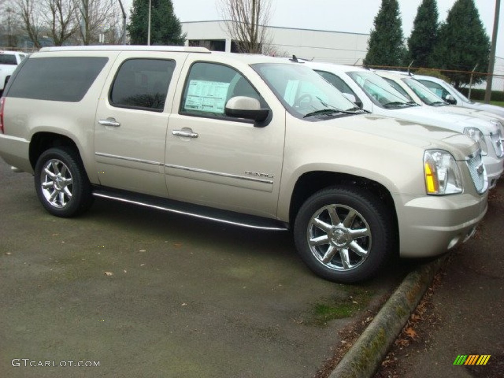 Champagne Silver Metallic GMC Yukon