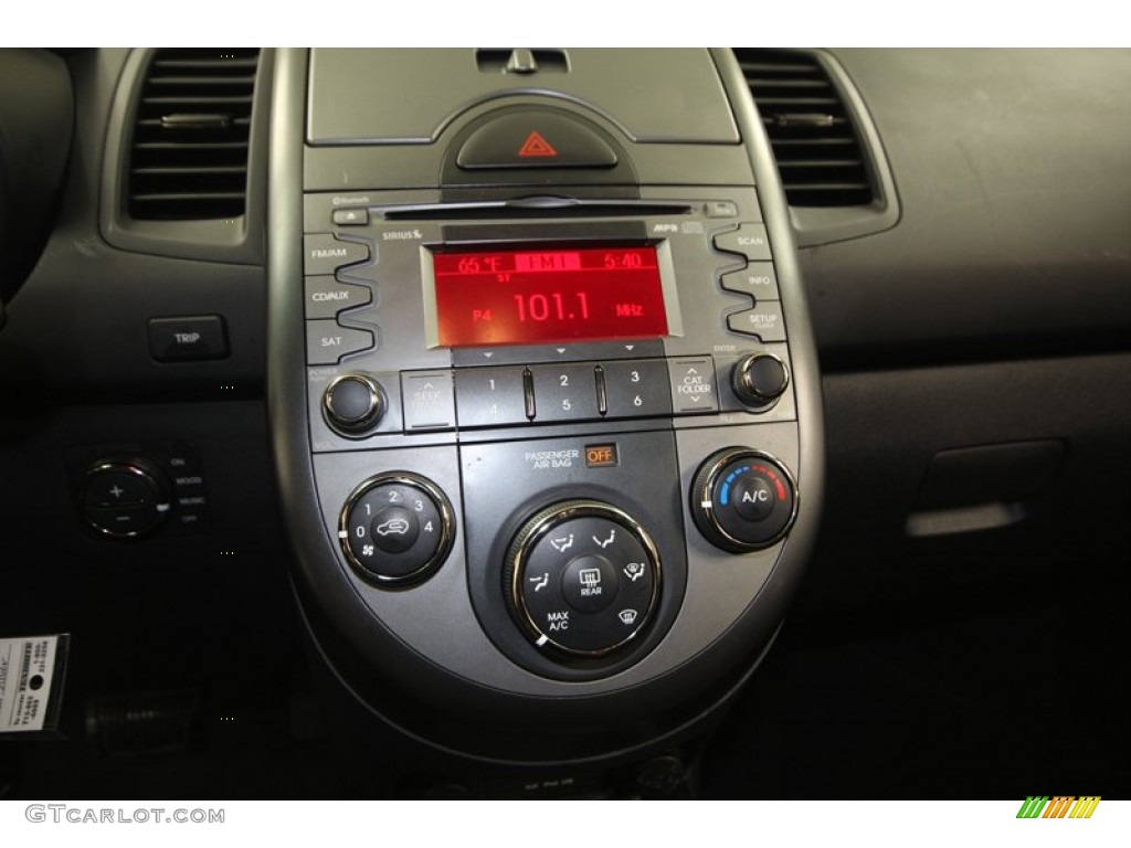 2010 Kia Soul + Controls Photo #75885236