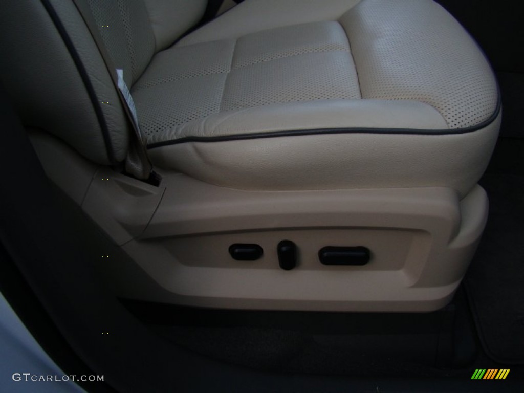 2010 MKX FWD - White Platinum Tri-Coat / Light Camel photo #15