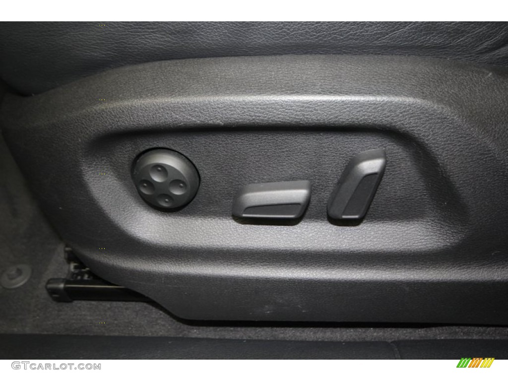 2011 Audi Q5 3.2 quattro Controls Photo #75887996