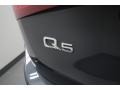 2011 Audi Q5 3.2 quattro Badge and Logo Photo