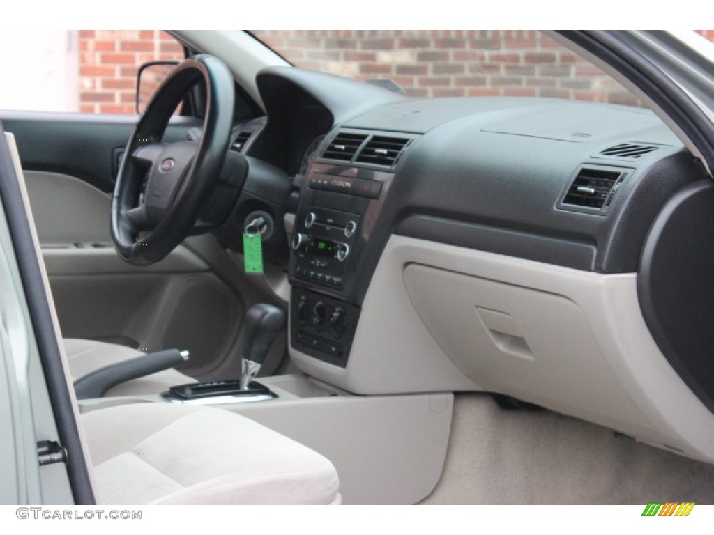 Medium Light Stone Interior 2008 Ford Fusion SE Photo #75890428