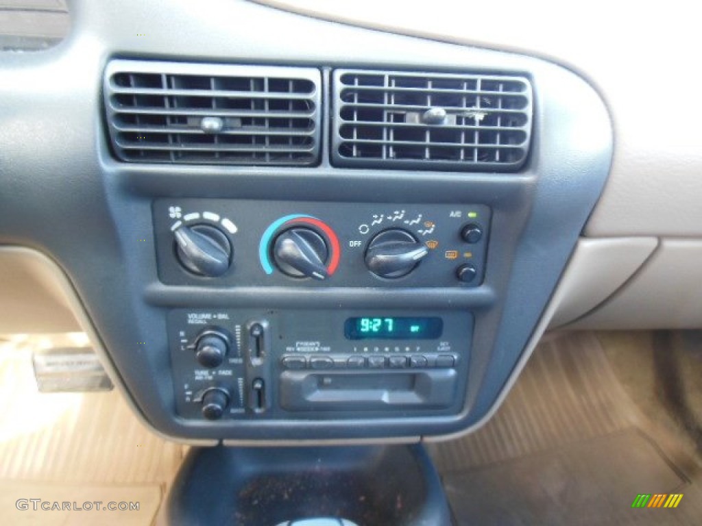 1997 Chevrolet Cavalier Sedan Controls Photo #75891699