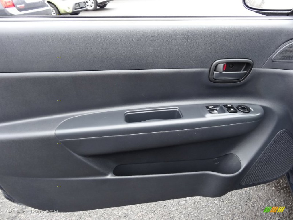 2009 Hyundai Accent GS 3 Door Door Panel Photos