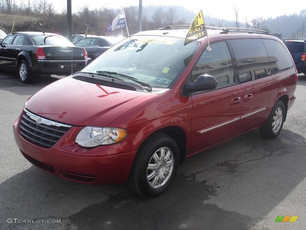 2006 Town & Country Touring - Inferno Red Pearl / Medium Slate Gray photo #11