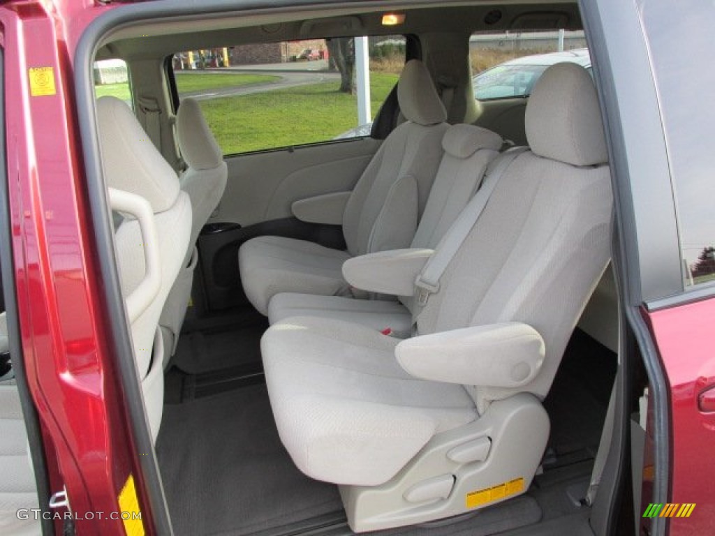 2011 Sienna LE - Salsa Red Pearl / Bisque photo #15