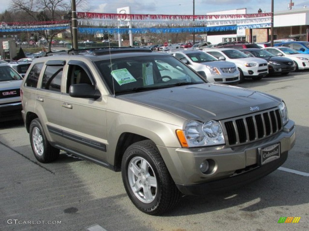 Light Khaki Metallic 2006 Jeep Grand Cherokee Laredo 4x4 Exterior Photo #75902723