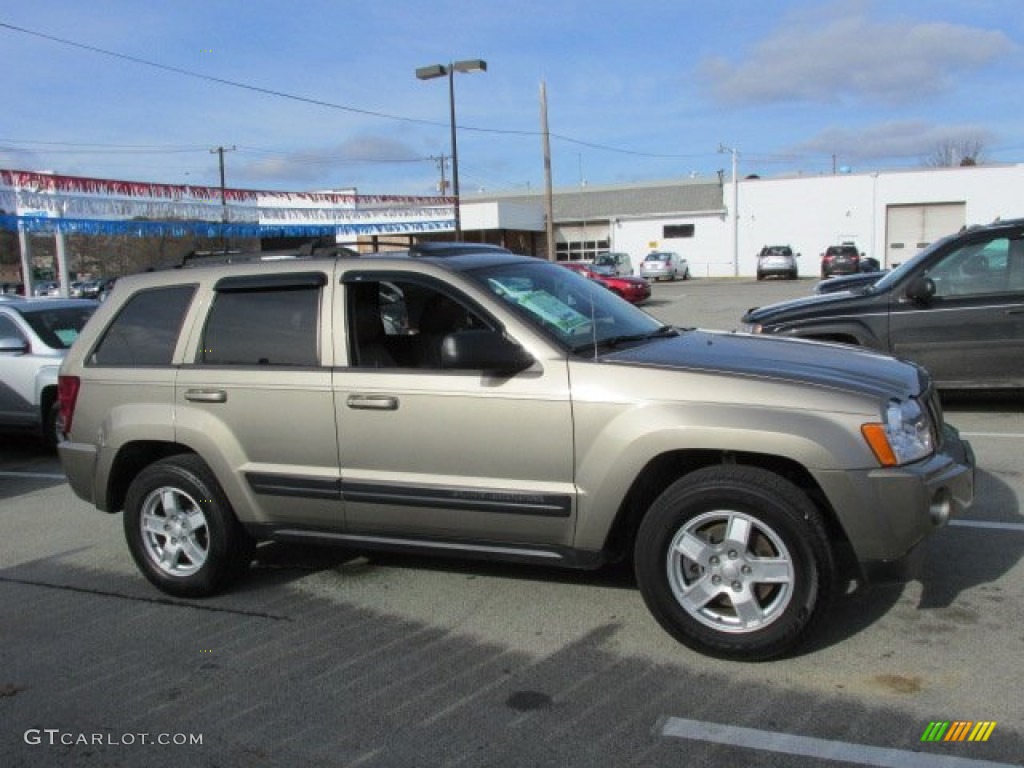 Light Khaki Metallic 2006 Jeep Grand Cherokee Laredo 4x4 Exterior Photo #75902735