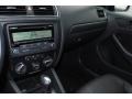 Black - Jetta SE Sedan Photo No. 18