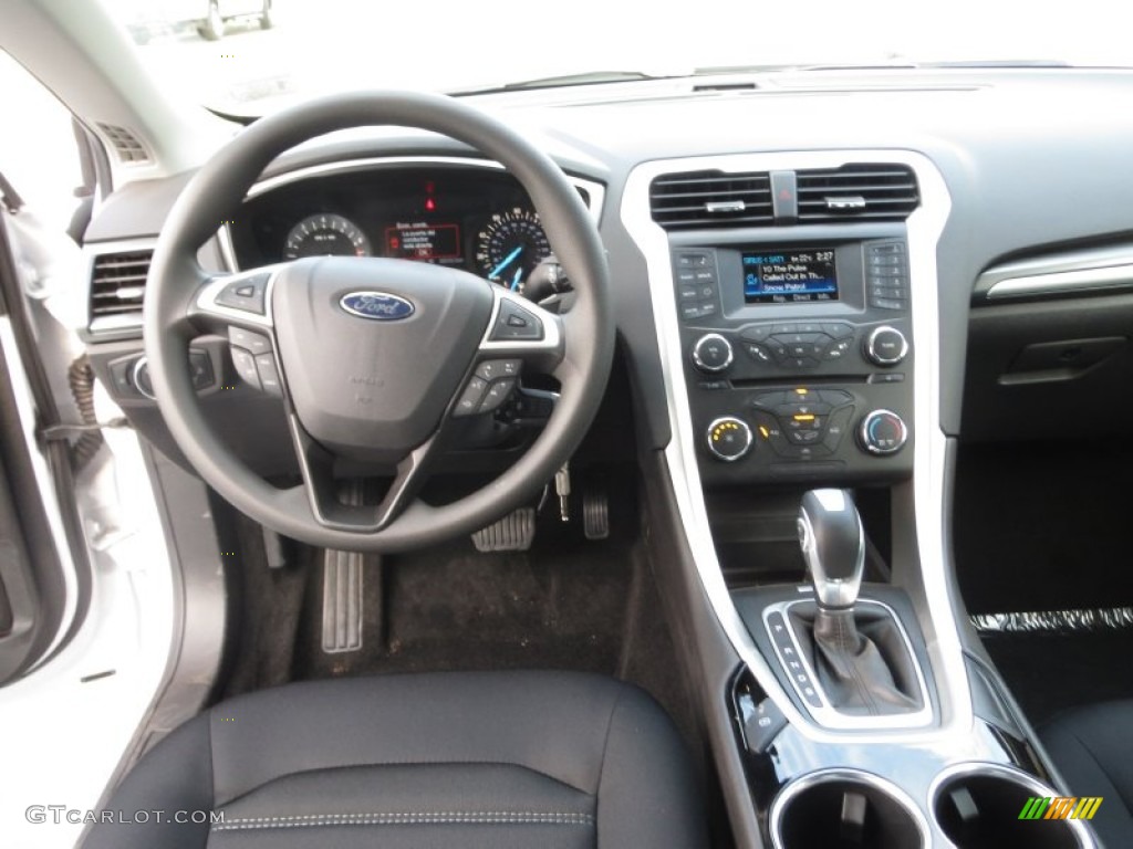 2013 Fusion SE 1.6 EcoBoost - White Platinum Metallic Tri-coat / Charcoal Black photo #26