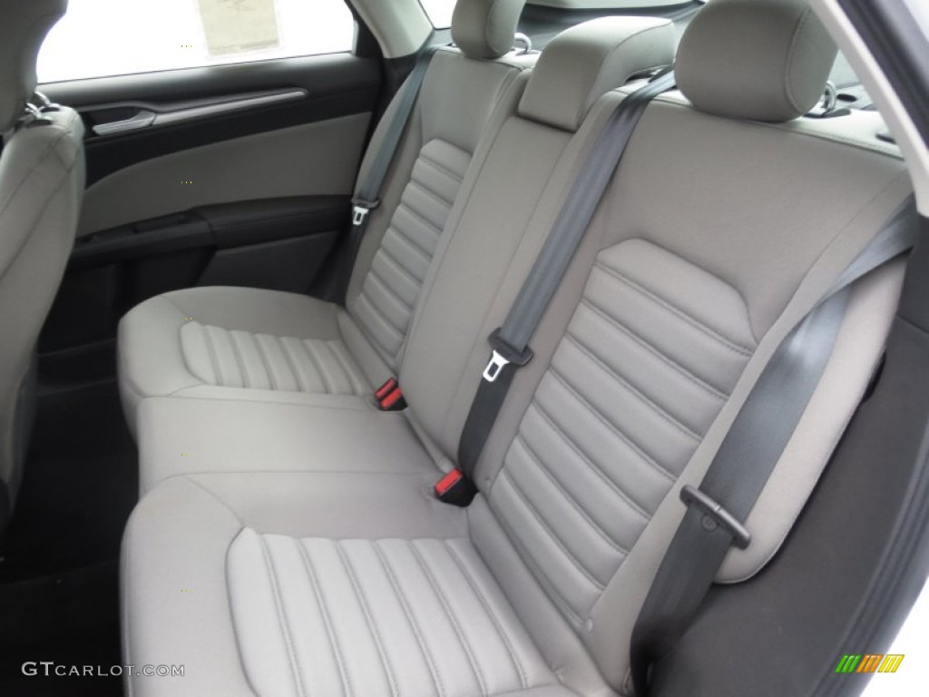 2013 Fusion S - Oxford White / Earth Gray photo #18