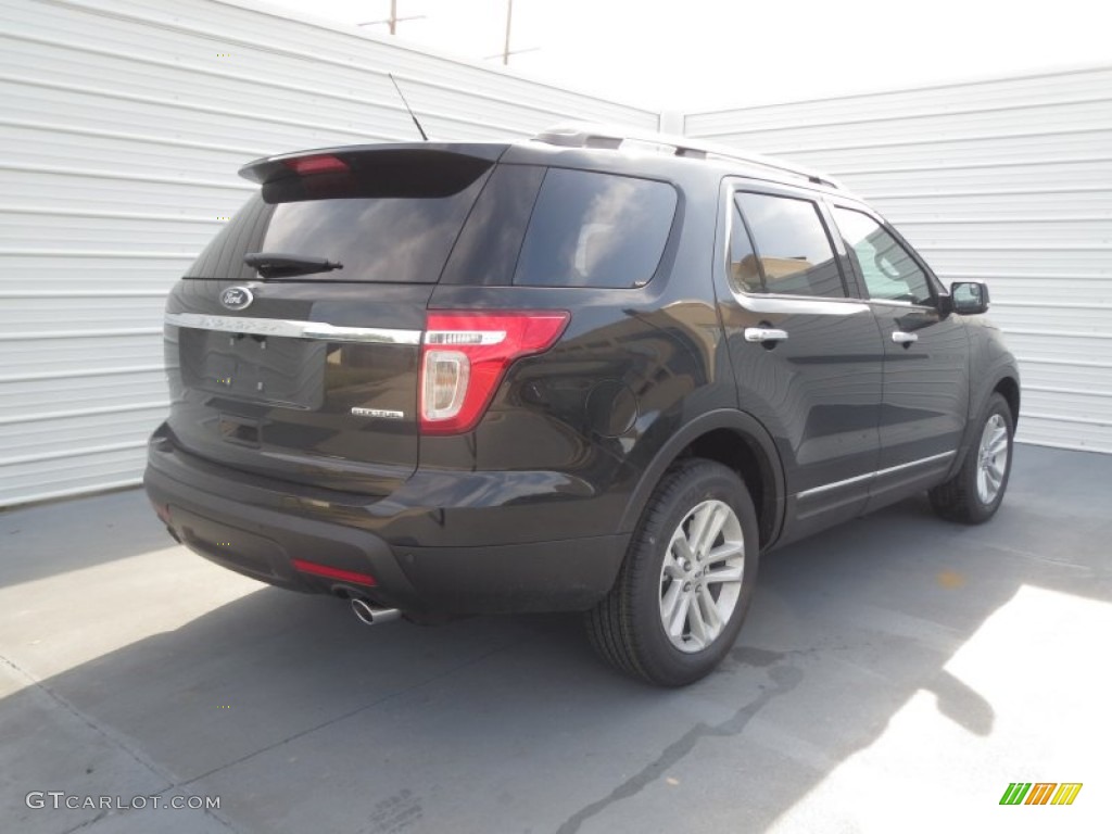 2013 Explorer XLT - Tuxedo Black Metallic / Charcoal Black photo #3