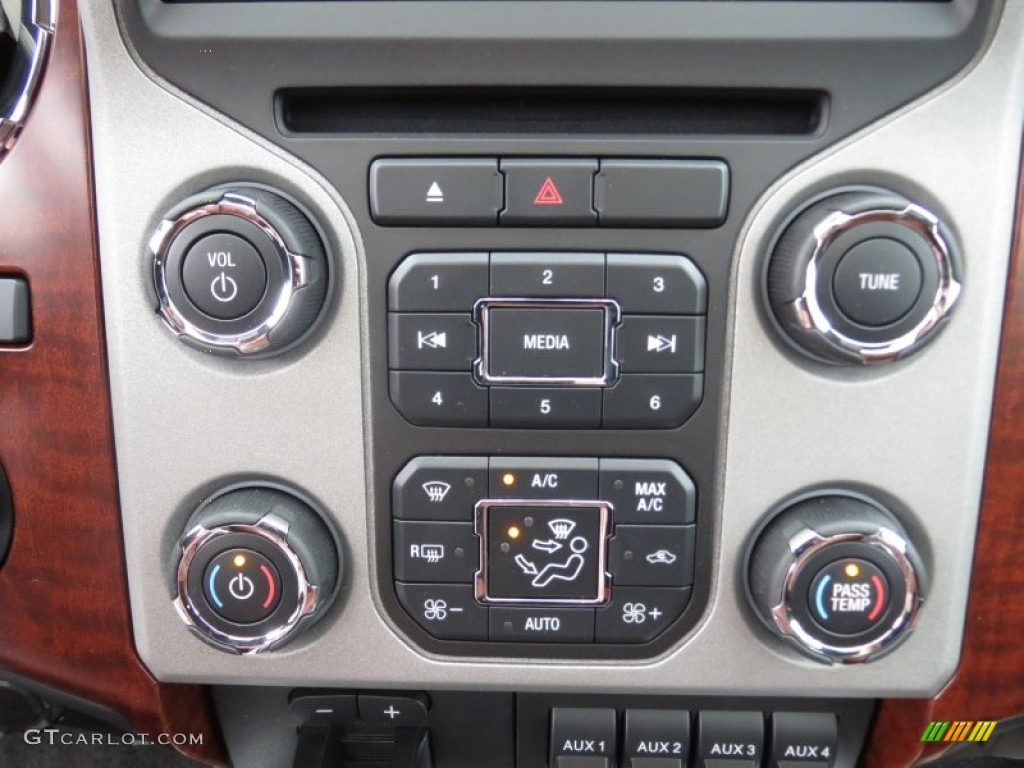 2013 Ford F250 Super Duty King Ranch Crew Cab 4x4 Controls Photo #75911378